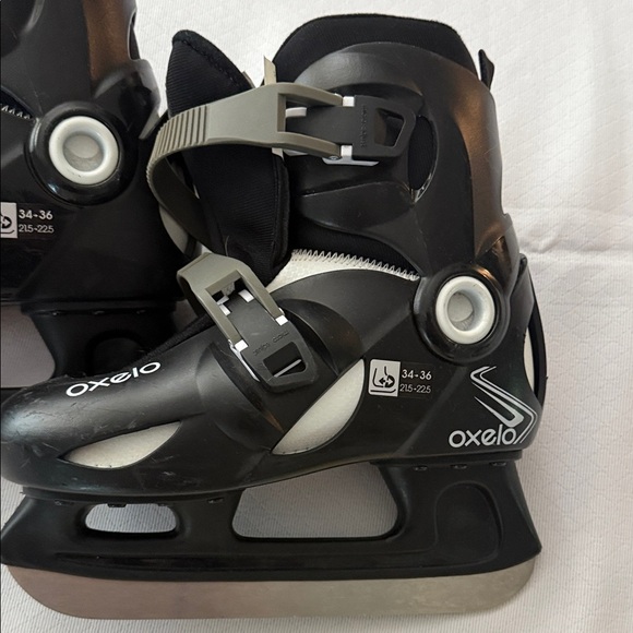 Oxelo Black and White Ice Skates. US 2.5/4 - Picture 4 of 8